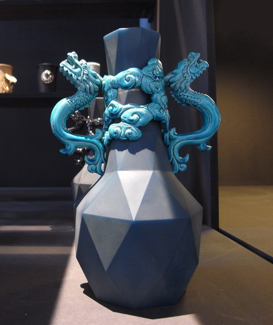 yii design: panlong vase by chen hsu liu