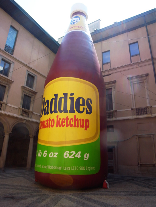 'daddies tomato ketchup inflatable' by paul mc carthy, 2001