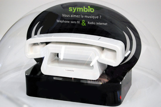 saint etienne biennale 08: 'symbio' telephone by eliumstudio for thomson telecom