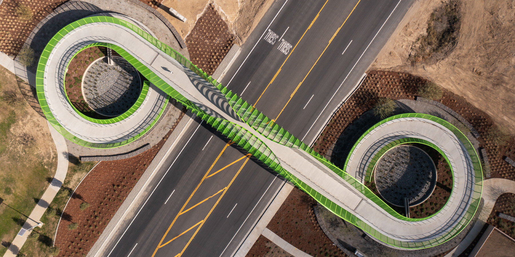 SPF:architects’ pedestrian wonder bridge in california echoes the curl of a lizard’s tail