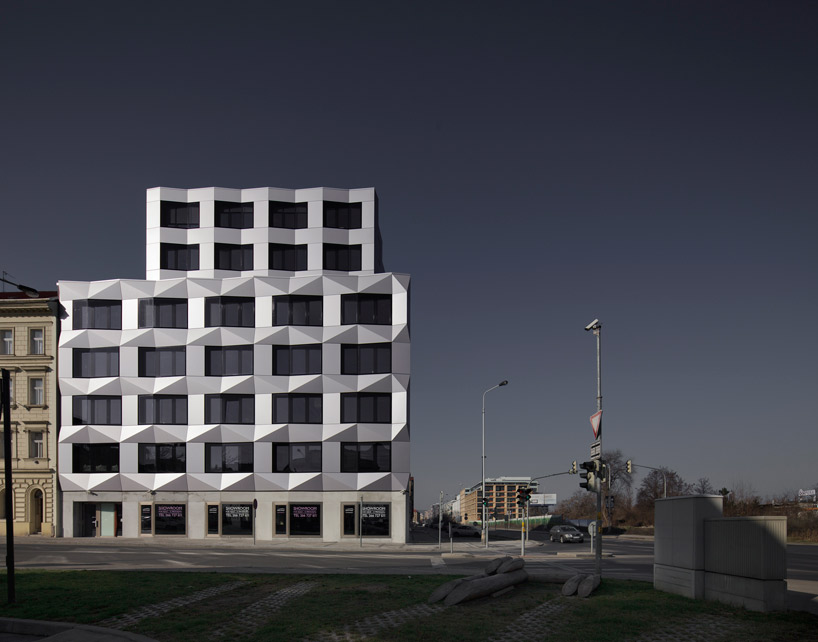 EM2N keystone building