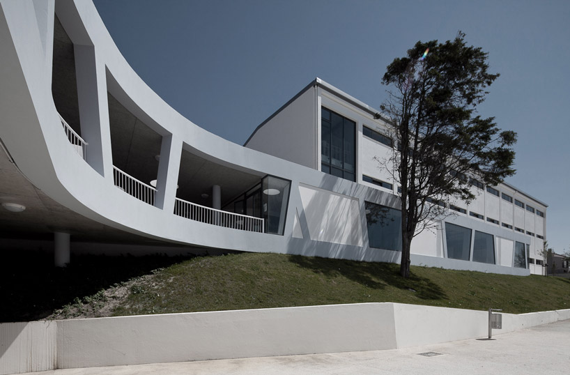 sousasantos arquitectos: rafael bordalo pinheiro secondary school, lisbon