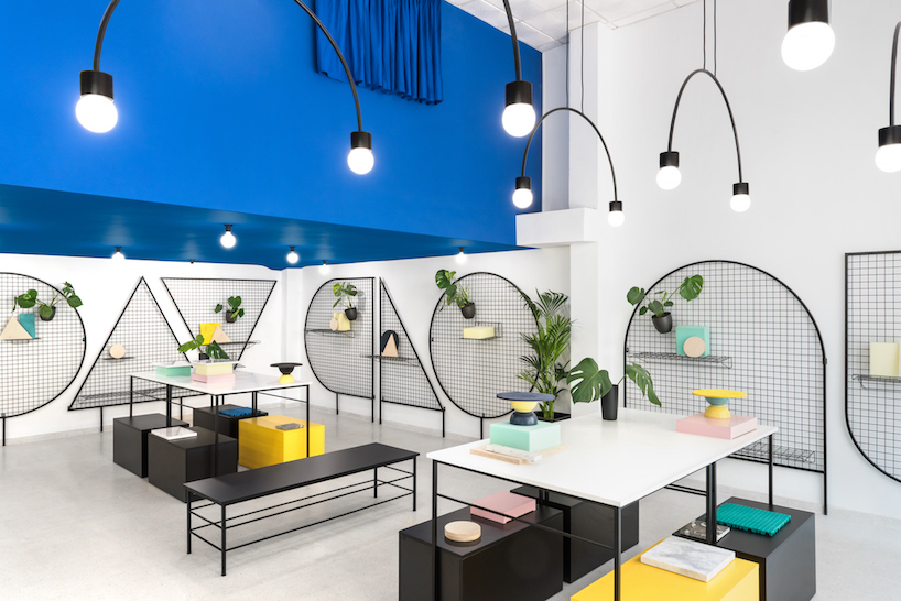 masquespacio paints valencia lifestyle store with block colors + bold lines