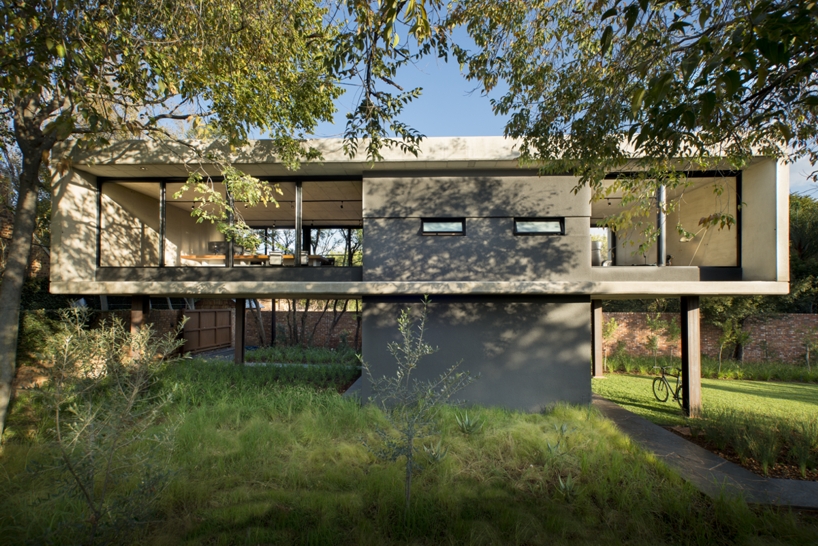 Фото | Двухэтажный дом из бетона от W Design Architecture Studio