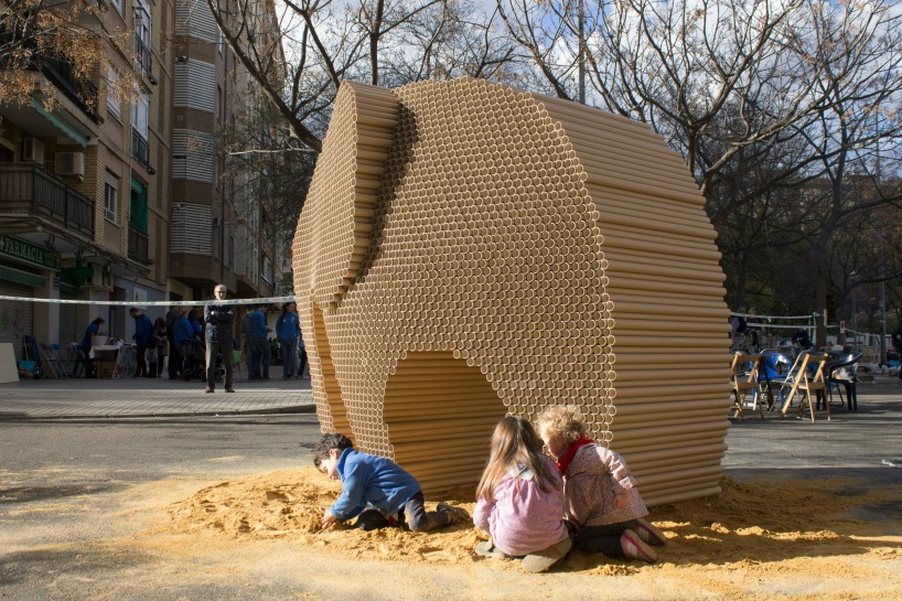 nituniyo somnis de pes cardboard elephant sculpture installation designboom