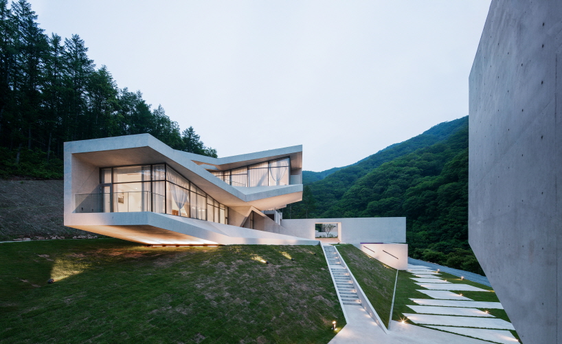 IDMM architects u retreat hongcheon korea designboom