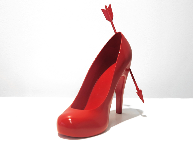 12-zapatos-de-12-amantes-de-sebastian-Errázuriz-designboom-600