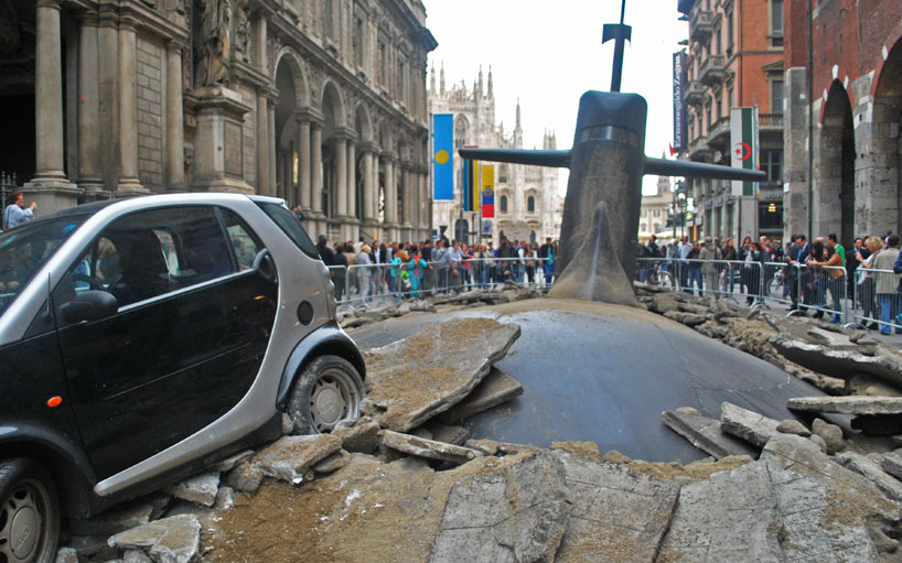#L1FE submarine emerges in the center of milan