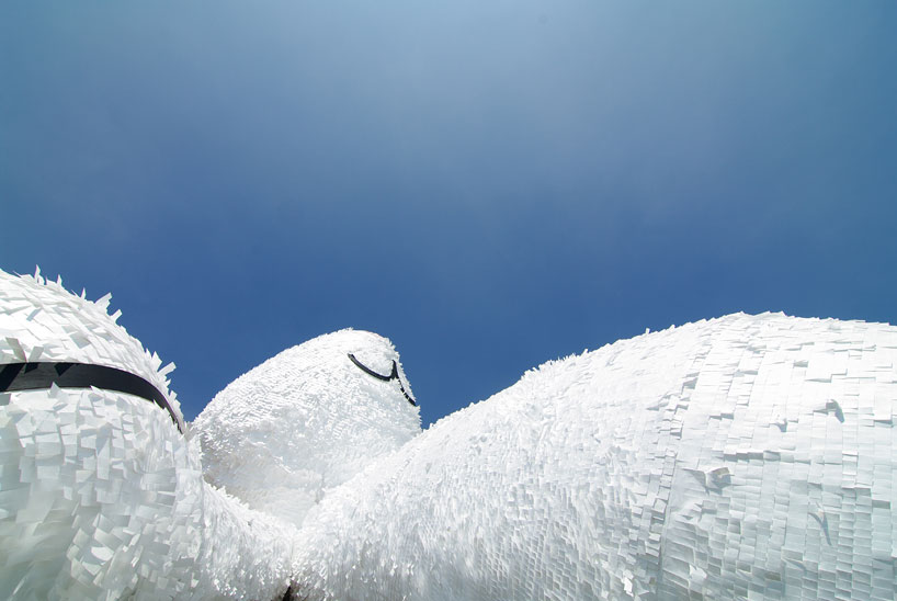 moon-rabbit-florentijn-hofman-designboom-10