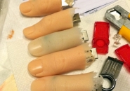 justin-poulsen-handmade-severed-usb-thumb-drives-designboom-04