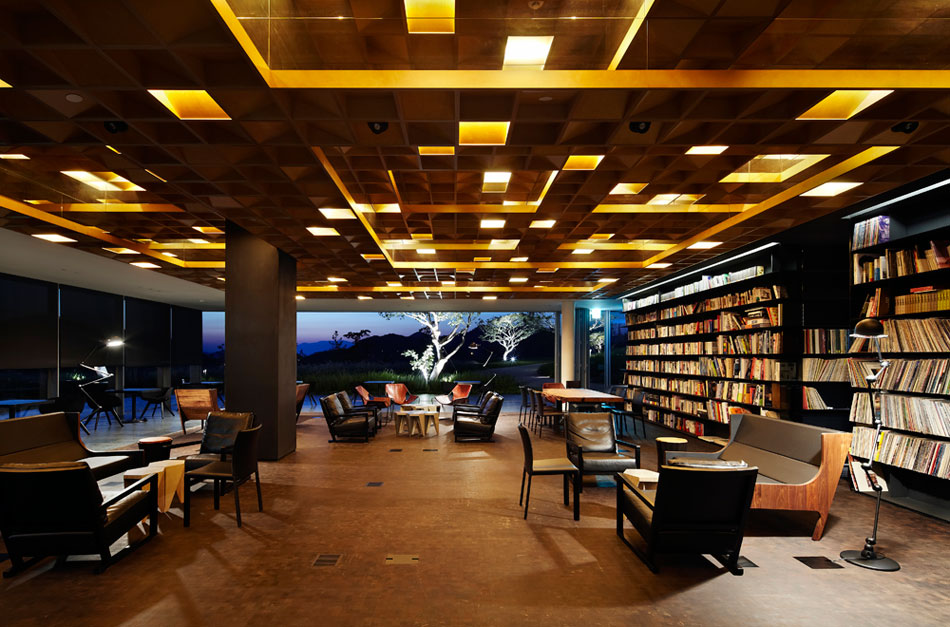 mass studies connects southcape owner\'s club with sweeping roof designboom