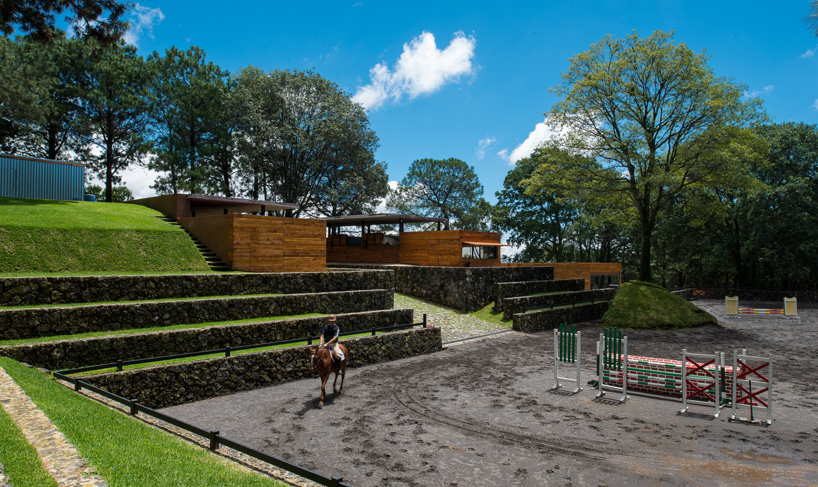 APT arquitectura para todos: equestrian center in cuernavaca