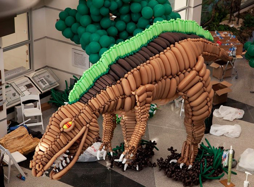 20-foot dinosaur made from balloons by airigami