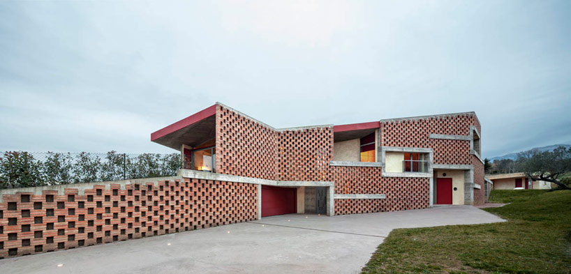 lagula arquitectes: casa bitxo in barcelona