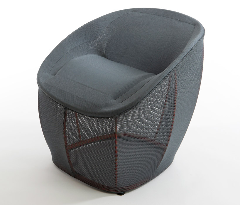 不過這可不是天燈喔！這可是一款超輕量化的沙發椅，雖