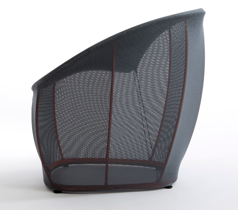 不過這可不是天燈喔！這可是一款超輕量化的沙發椅，雖