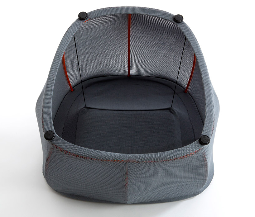 不過這可不是天燈喔！這可是一款超輕量化的沙發椅，雖