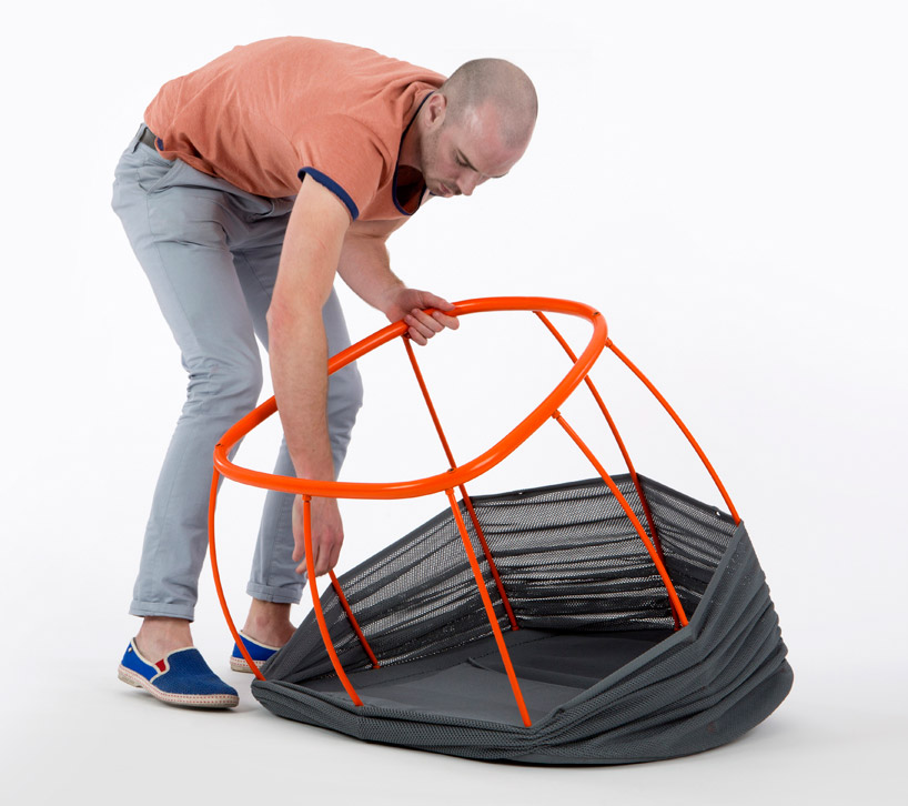 不過這可不是天燈喔！這可是一款超輕量化的沙發椅，雖