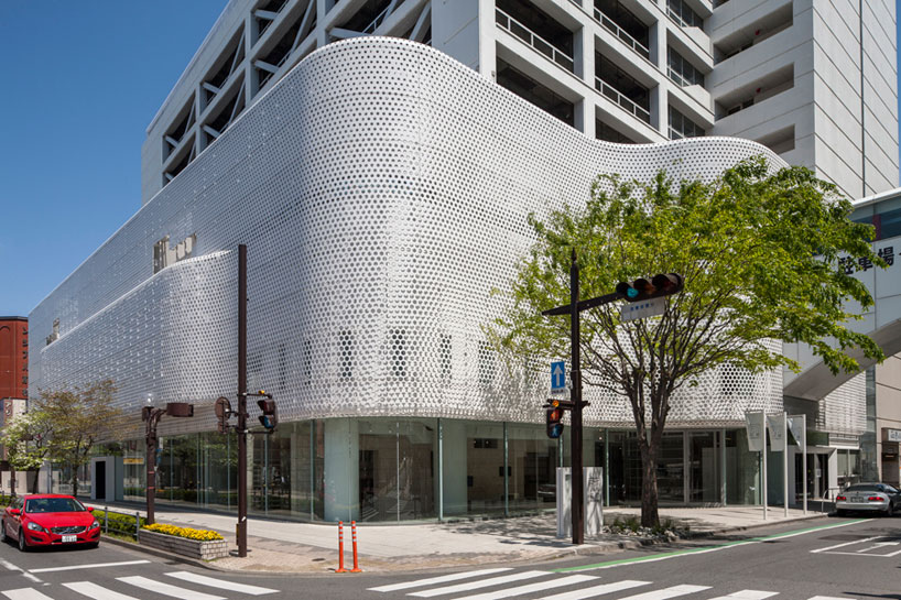 toshihiro mizutani architects: arts maebashi's curving facade