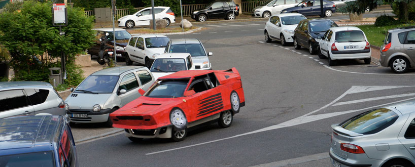 benedetto-bufalino-transforms-an-old-car-into-a-cardboard-ferrari-designboom-22.jpg