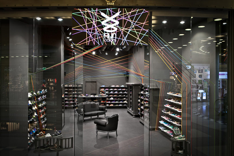 mode:lina bounces bright lines across run colors sneaker store