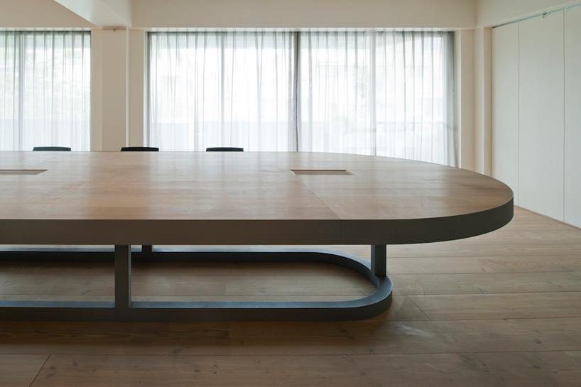 CASEREAL makes big table from wood flooring for lynn inkoop