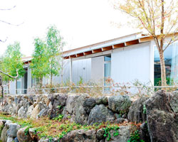 kazuyo sejima unifies nishinoyama house