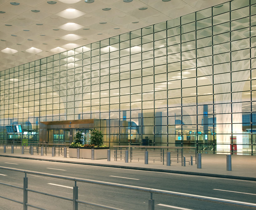 SOM unites mumbai airport terminal with fractal roof canopy