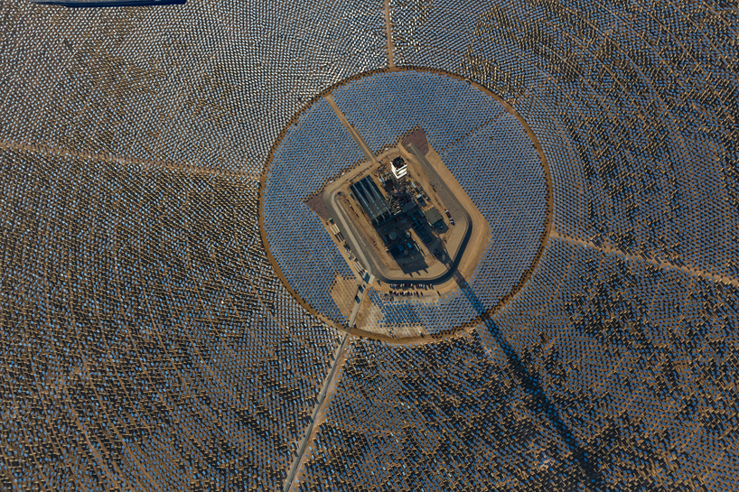 world's largest solar thermal power project at ivanpah achieves commercial operation