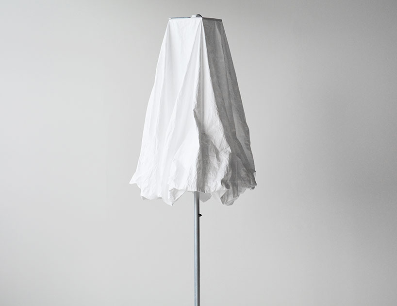 solar-powered-cumulus-parasol-inflates-when-the-sun-shines-designboom-05