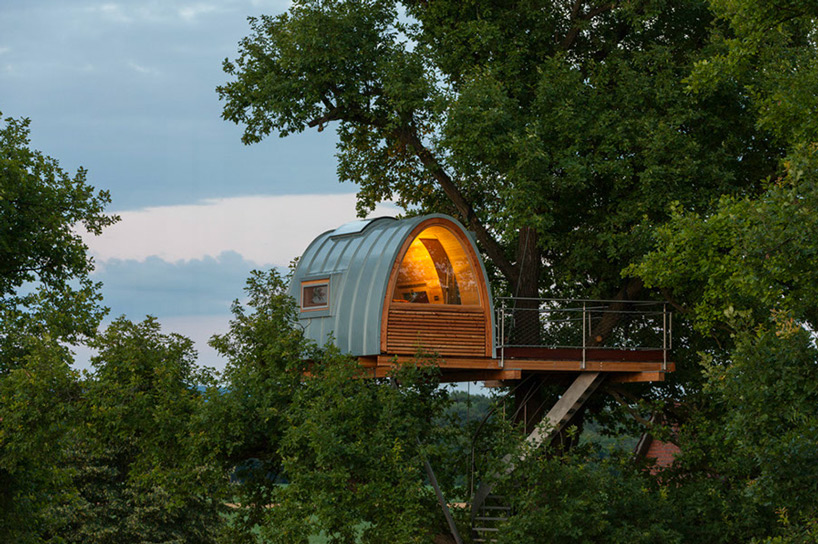 baumraum treehouse halle designboom