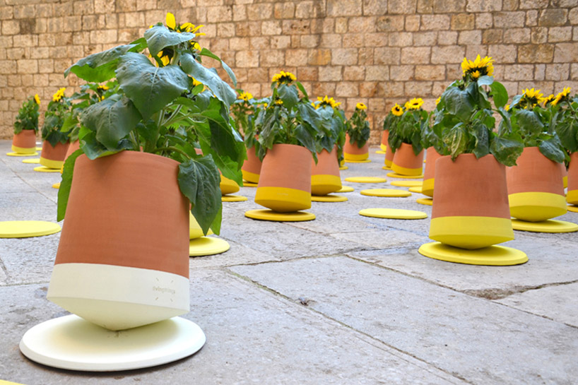 bag disseny livingthings rolling flower pots