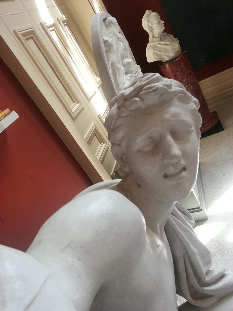 statues taking selfies