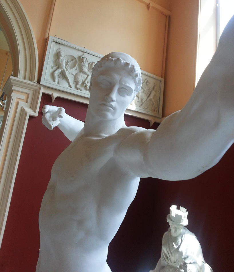 statues taking selfies