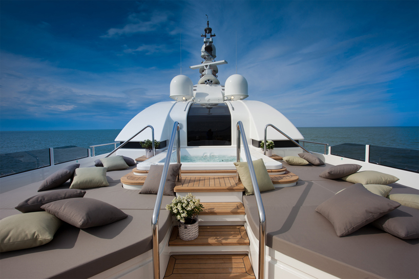 CRN-mega-yachts-j'ade-designboom101