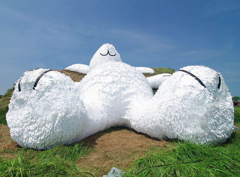 moon rabbit florentijn hofman