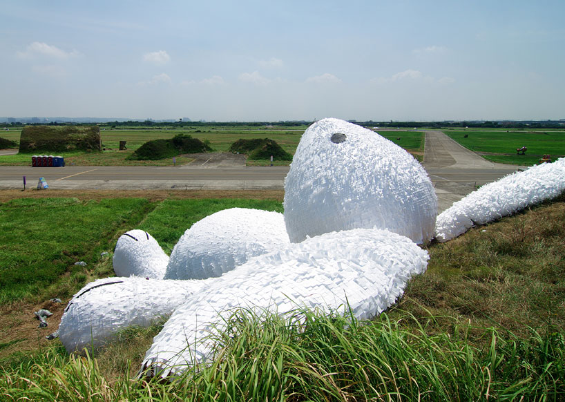 moon rabbit florentijn hofman