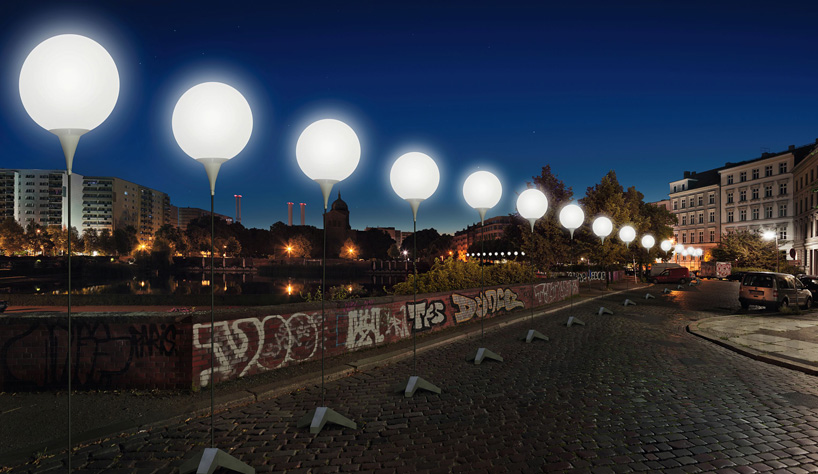 http://www.designboom.com/wp-content/uploads/2014/10/glowing-balloons-divide-berlin-25-years-fall-of-the-wall-designboom-06.jpg