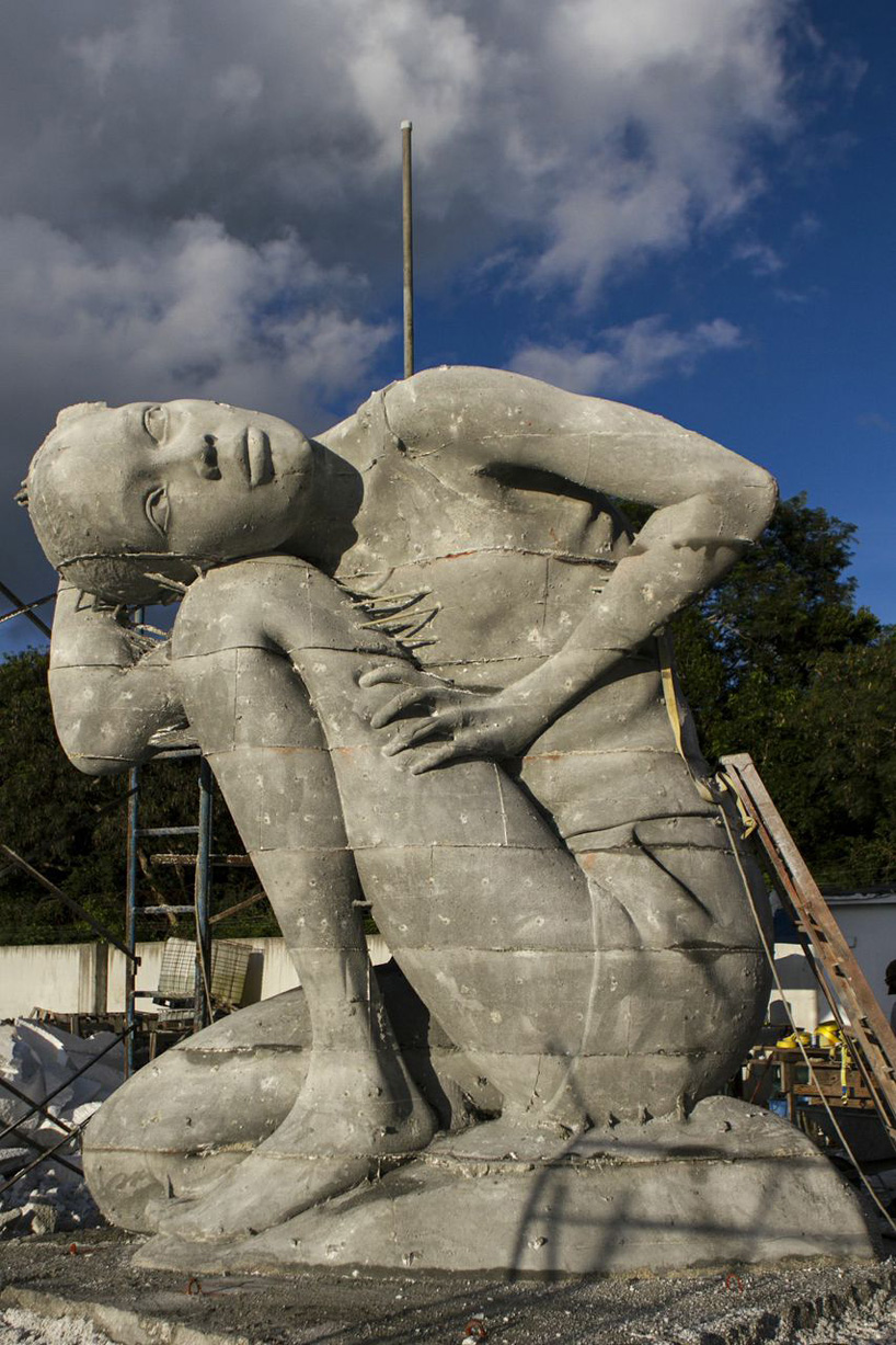 jason decaires taylor submerges ocean atlas sculpture in the bahamas