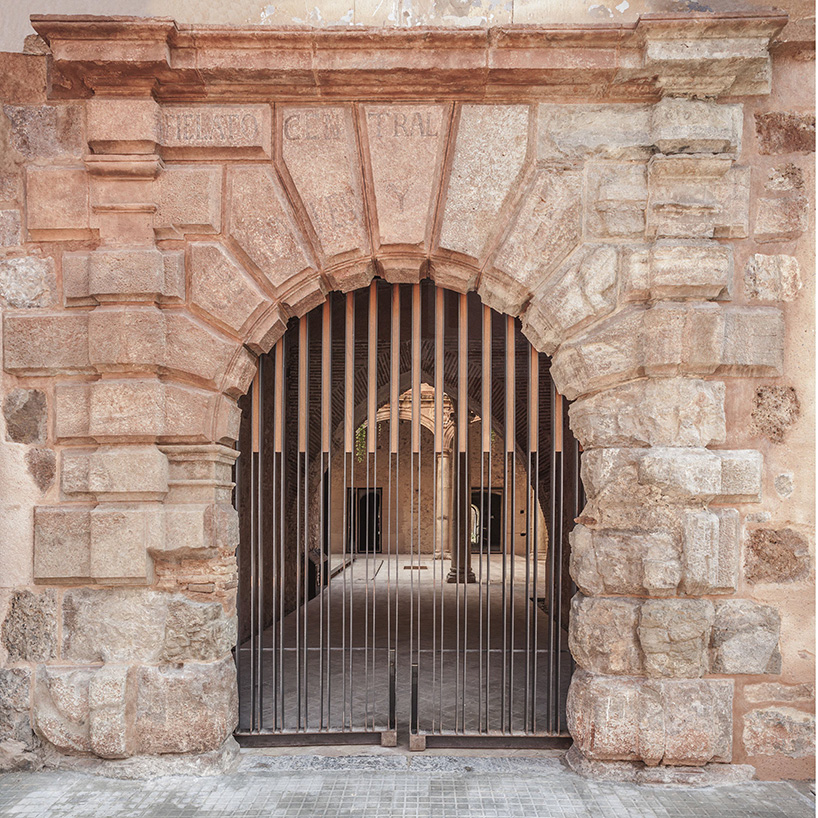 palau-castell renaissance cloister renewal by e