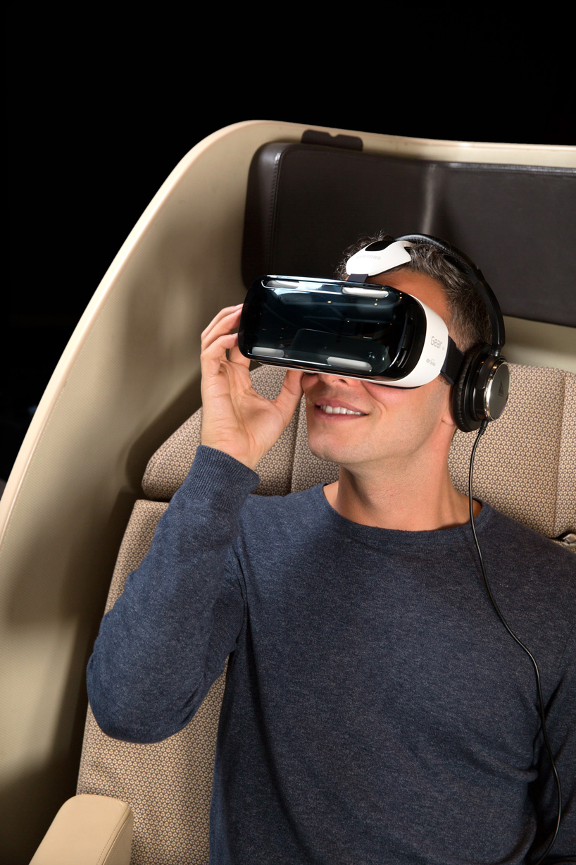 qantas & samsung offer virtual reality experience to airline travelers
