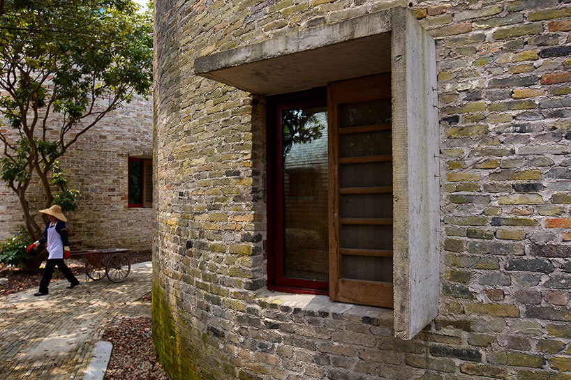 Купольный дом из вторичных материалов Тимоти Олтона