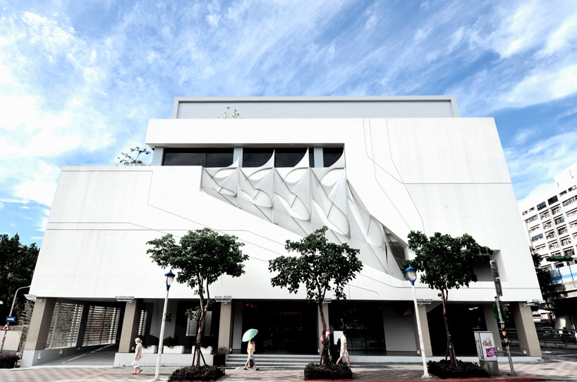 oyler wu collaborative defines taipei sales center with a torqued void