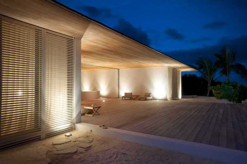 chad-oppenheim-house-on-a-dune-bahamas-designboom-03