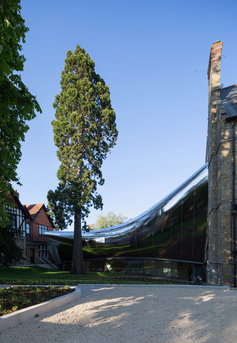zaha hadid investcorp building oxford university middle east centre st antony’s college designboom