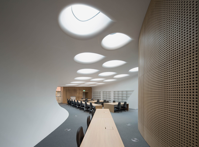 zaha hadid investcorp building oxford university middle east centre st antony’s college designboom