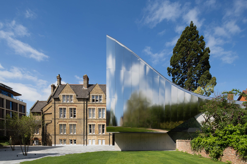 zaha hadid bridges oxford campus with reflective library