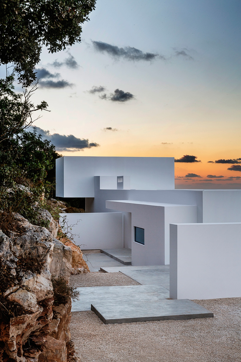 olivier-dwek-architectures-house-t-cephalonia-greece-island-designboom-07.jpg