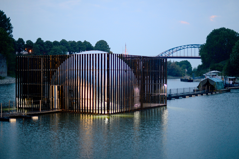 nomanslanding-bridge-installation-ruhrtriennale-designboom-06