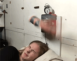 simone-giertz-the-wake-up-machine-designboom-thumb250.gif